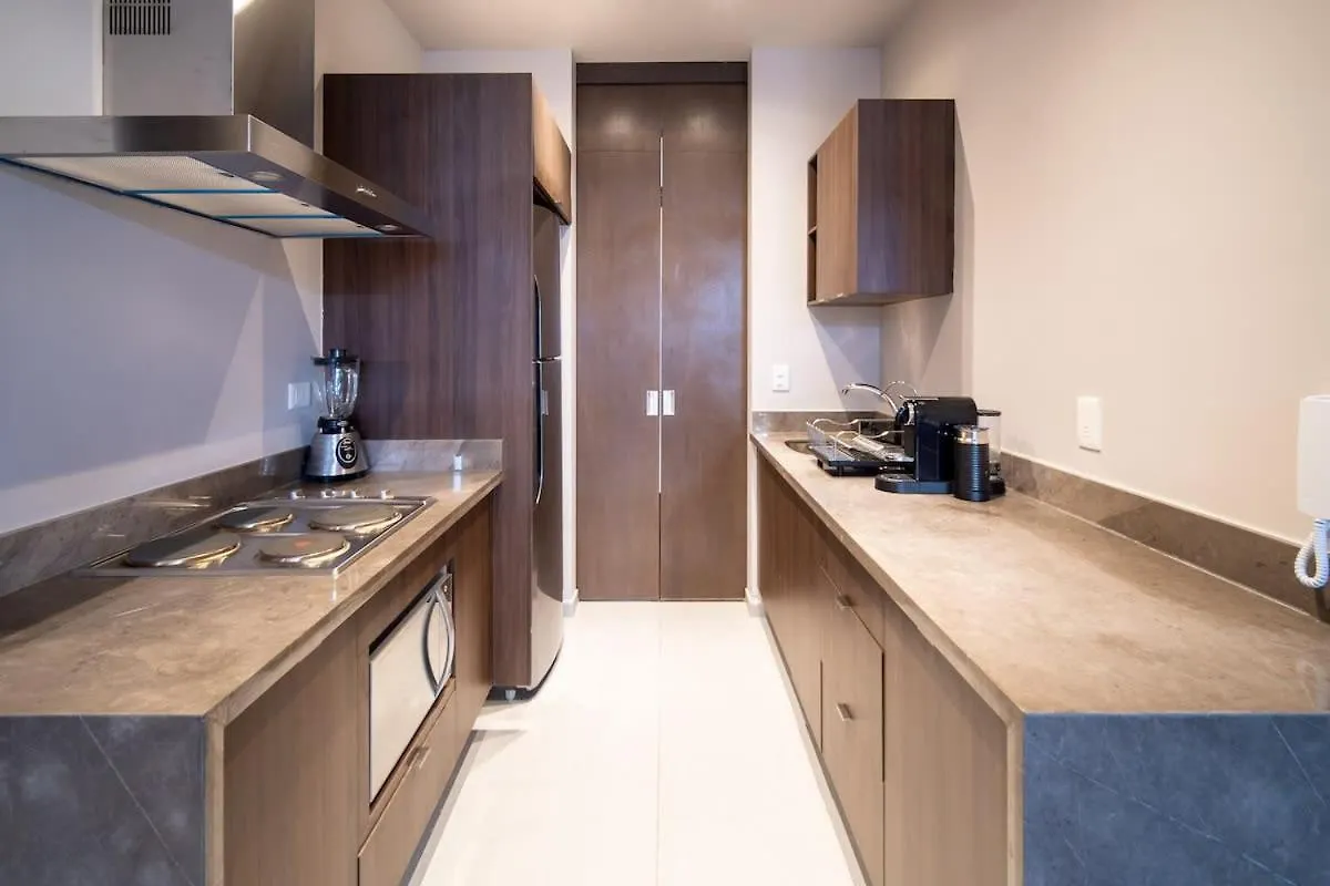 Peninsula Stays 2 Bedroom Designer Apartment & 200 Mb Fast Wifi New Listing! Mérida 0*,  Messico